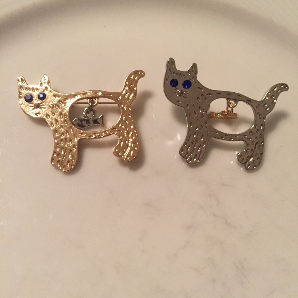 🐟 Adorable metallic Fish in cat tummy brooch pin in gold or silver 😺